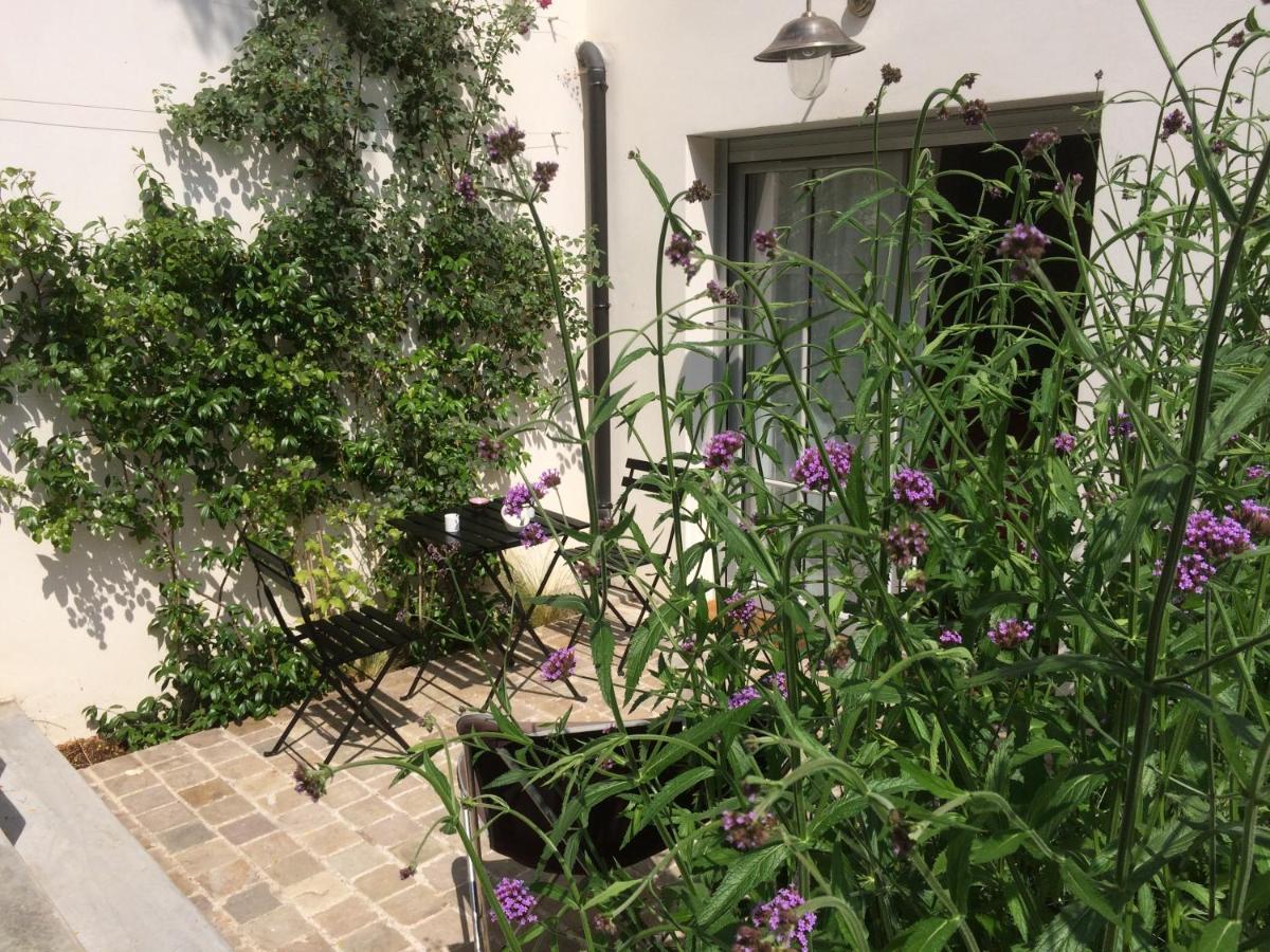 Denis & Virginie - Chateau A Pied - Parking Gratuit แวร์ซาย ภายนอก รูปภาพ